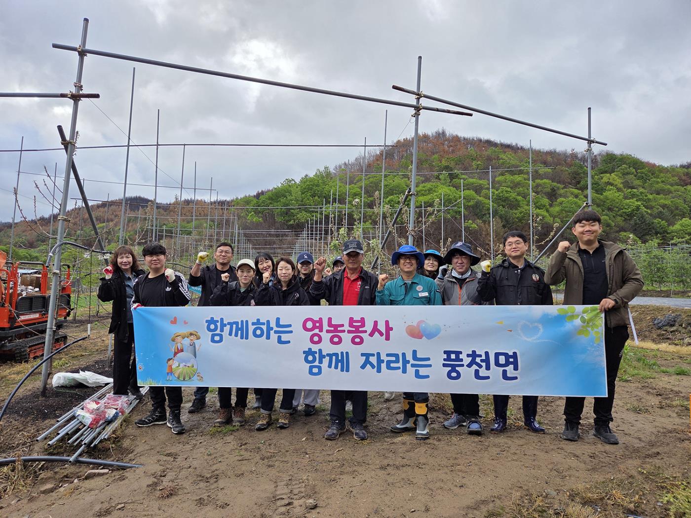 0513 풍천면 직원들, 산불피해 지역 복구에 팔 걷어붙여 (1).jpg