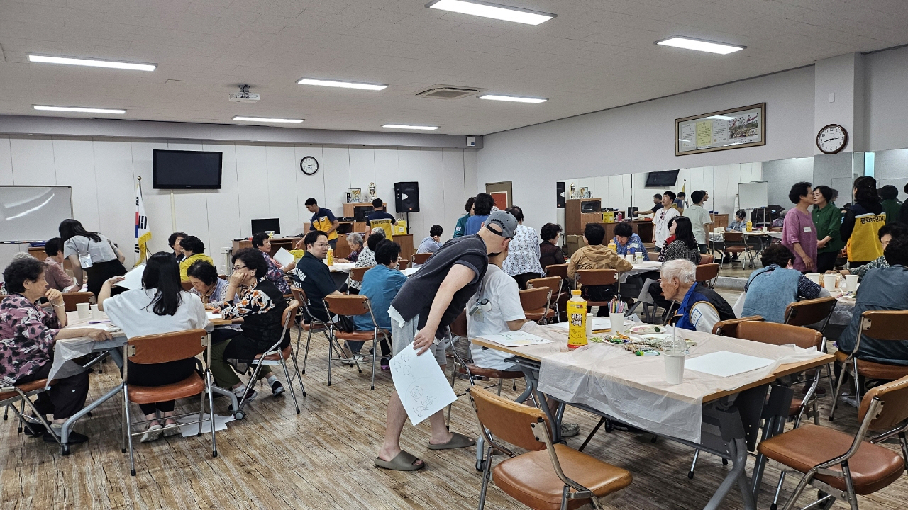 0723 서울 온누리교회 청년봉사단, 평화동 경로당 찾아 봉사활동 진행 (1).jpg