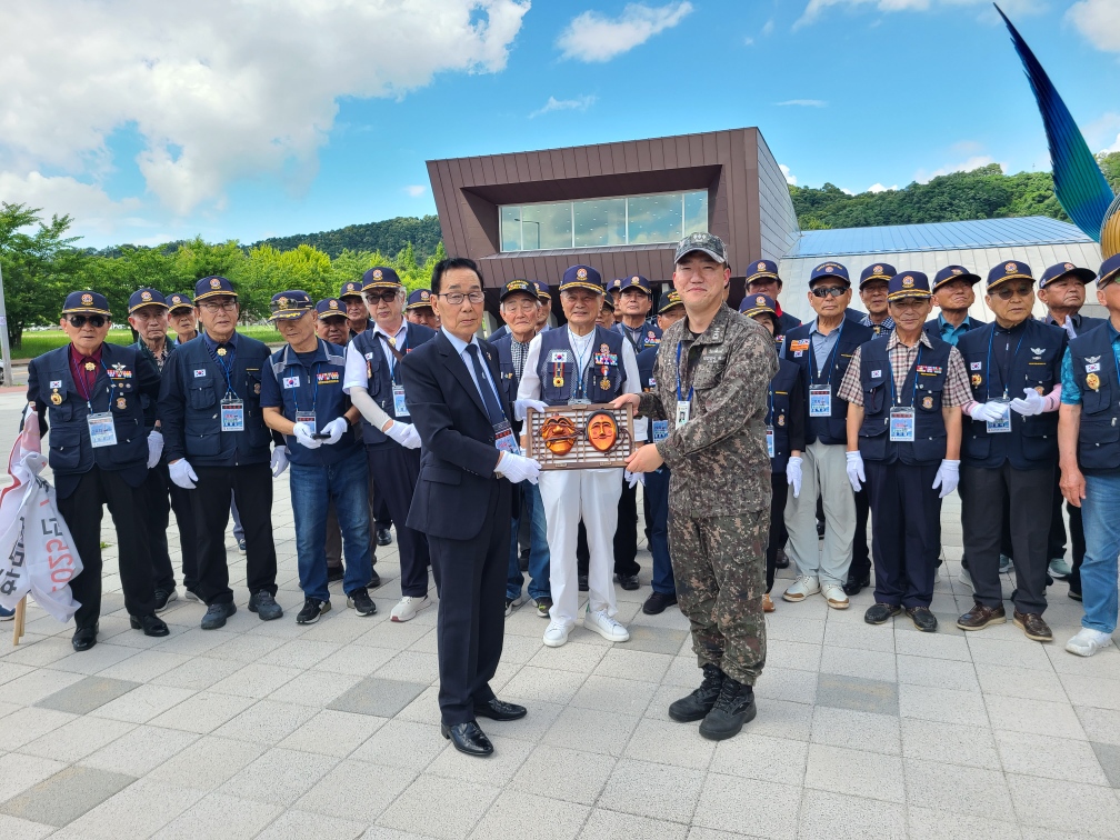 대한민국월남전참전자회 경북지부 해군2함대 방문 연평해전 순직 장병 추모 (4).jpg