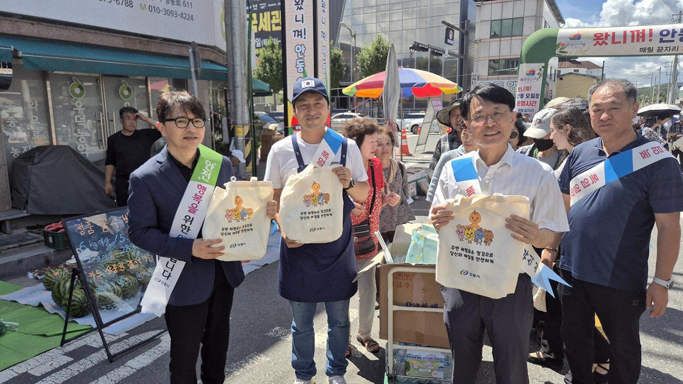 0723 안동시, 대구지방기상청과 함께 여름철 폭염 예방 합동 캠페인 펼쳐 (2).jpg