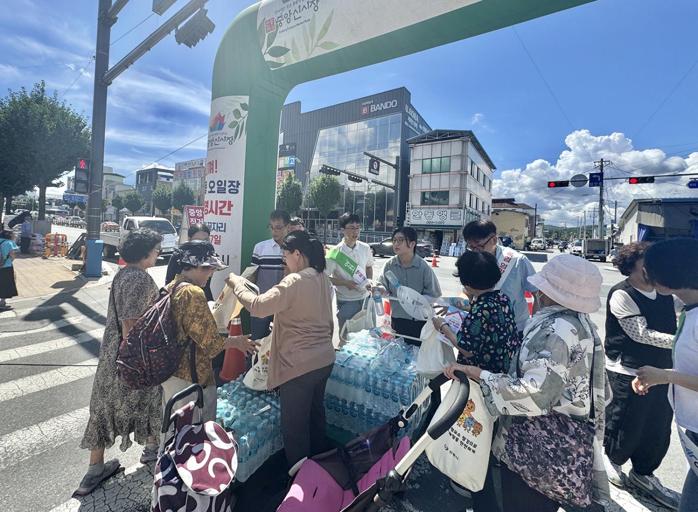 0723 안동시, 대구지방기상청과 함께 여름철 폭염 예방 합동 캠페인 펼쳐 (3).jpg