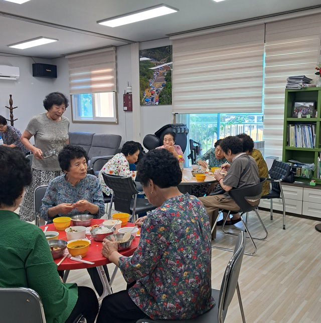 0818 안기동 미두리 주민들, 공동체의 하루를 즐기다 (1).jpg